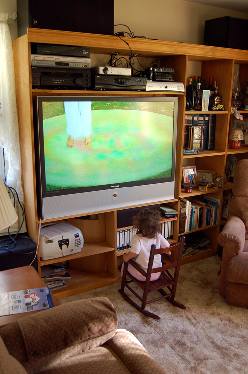 06-08-12, 004, Kaitlyn watching TV, Saddle Brook