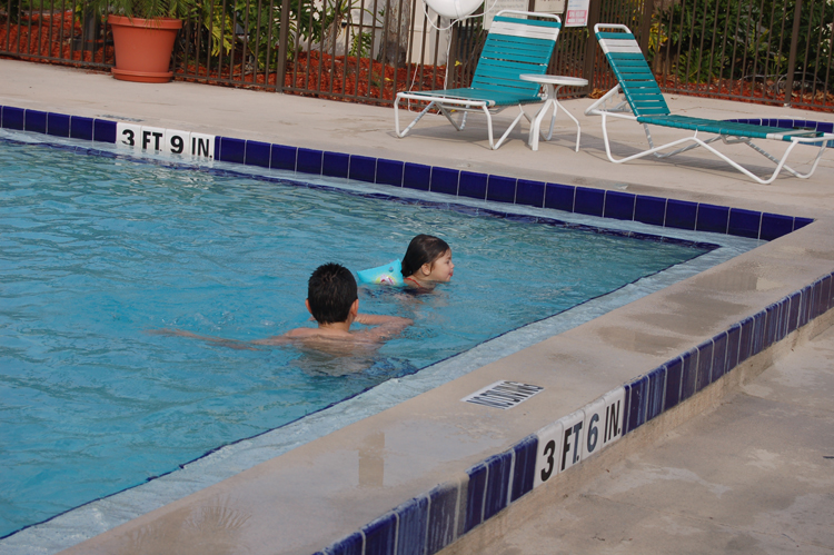 07-02-26, 069, Mikey and Kaitlyn, Pool, Hampton Inn, FL