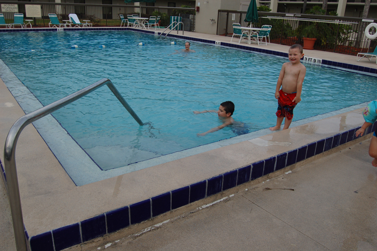 07-02-26, 101, Gerry, Mikey and Connor, Pool, Hampton Inn, FL