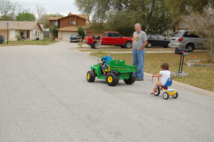 07-03-03, 044, Connor, Gerry and Kaitlyn, Winter Springs, FL