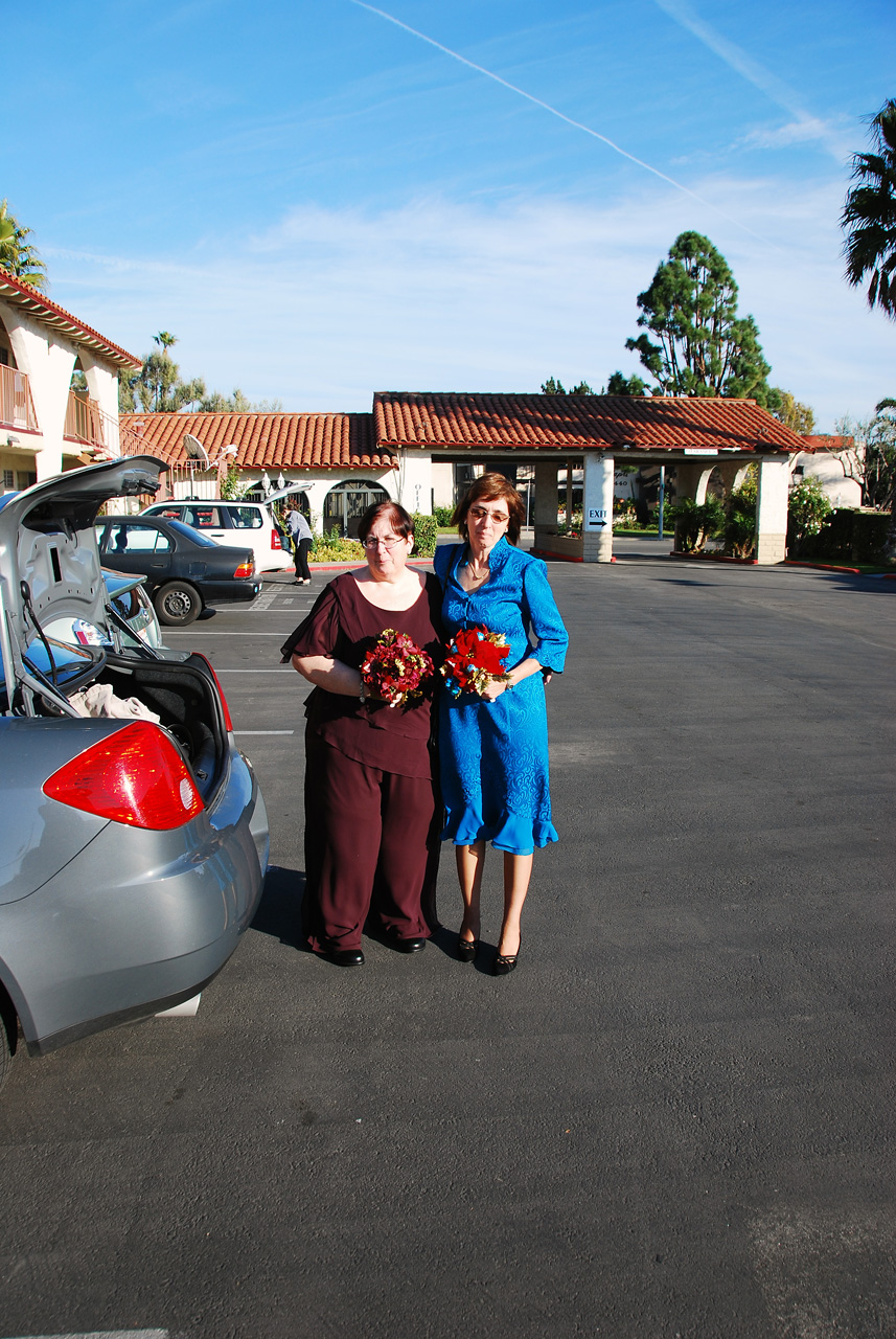 07-12-16, 011, Janice and Linda, Days Inn, Camarillo, CA