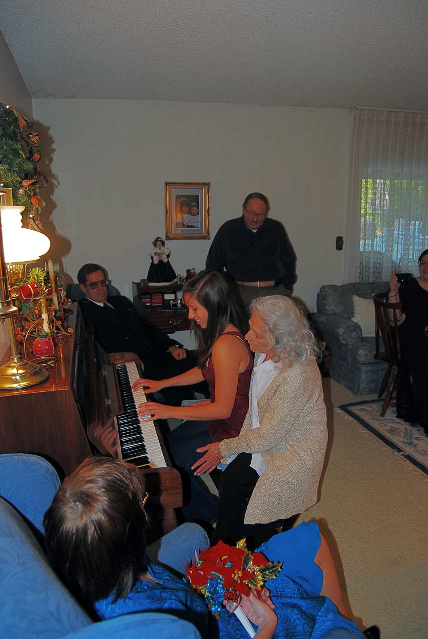 07-12-16, 031, Linda, Carl, Sara, Madden, Jim, and Janice, Renew Vows