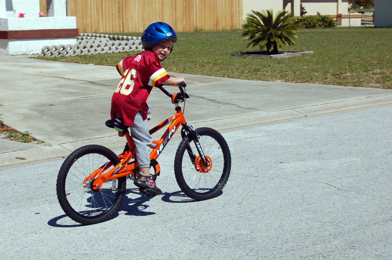 08-03-09, 018, Connor and his new Bike