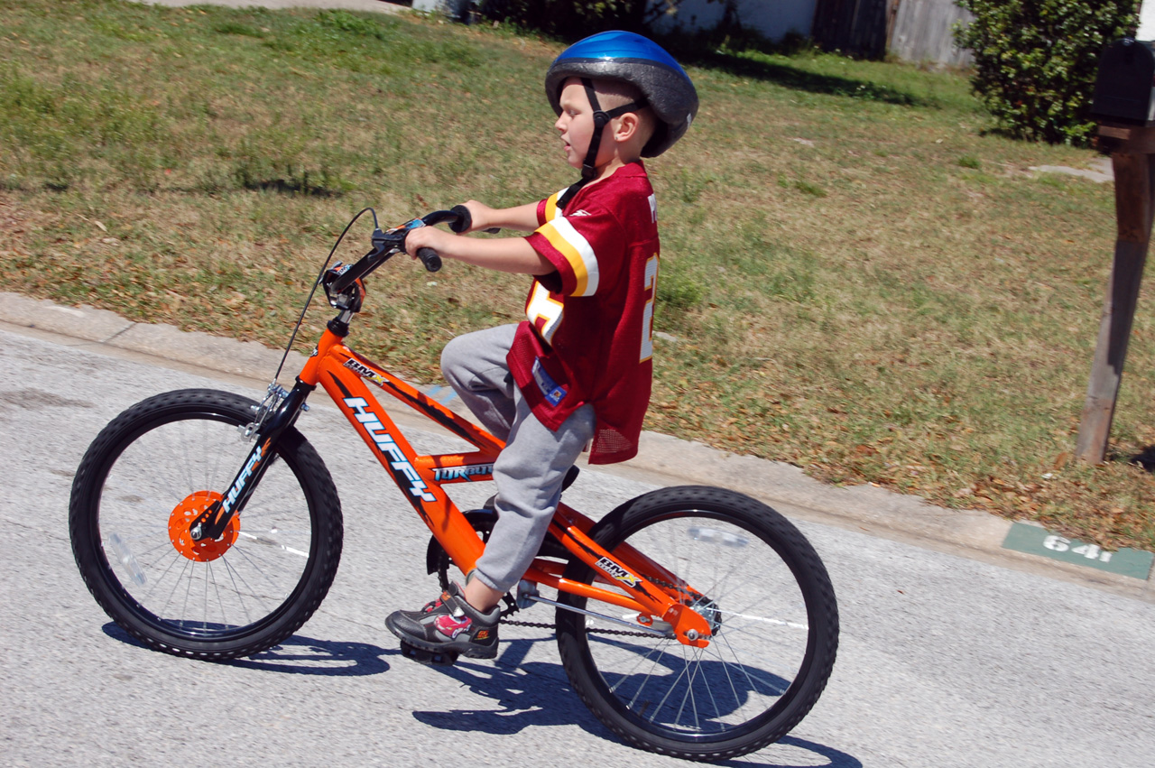 08-03-09, 020, Connor and his new Bike