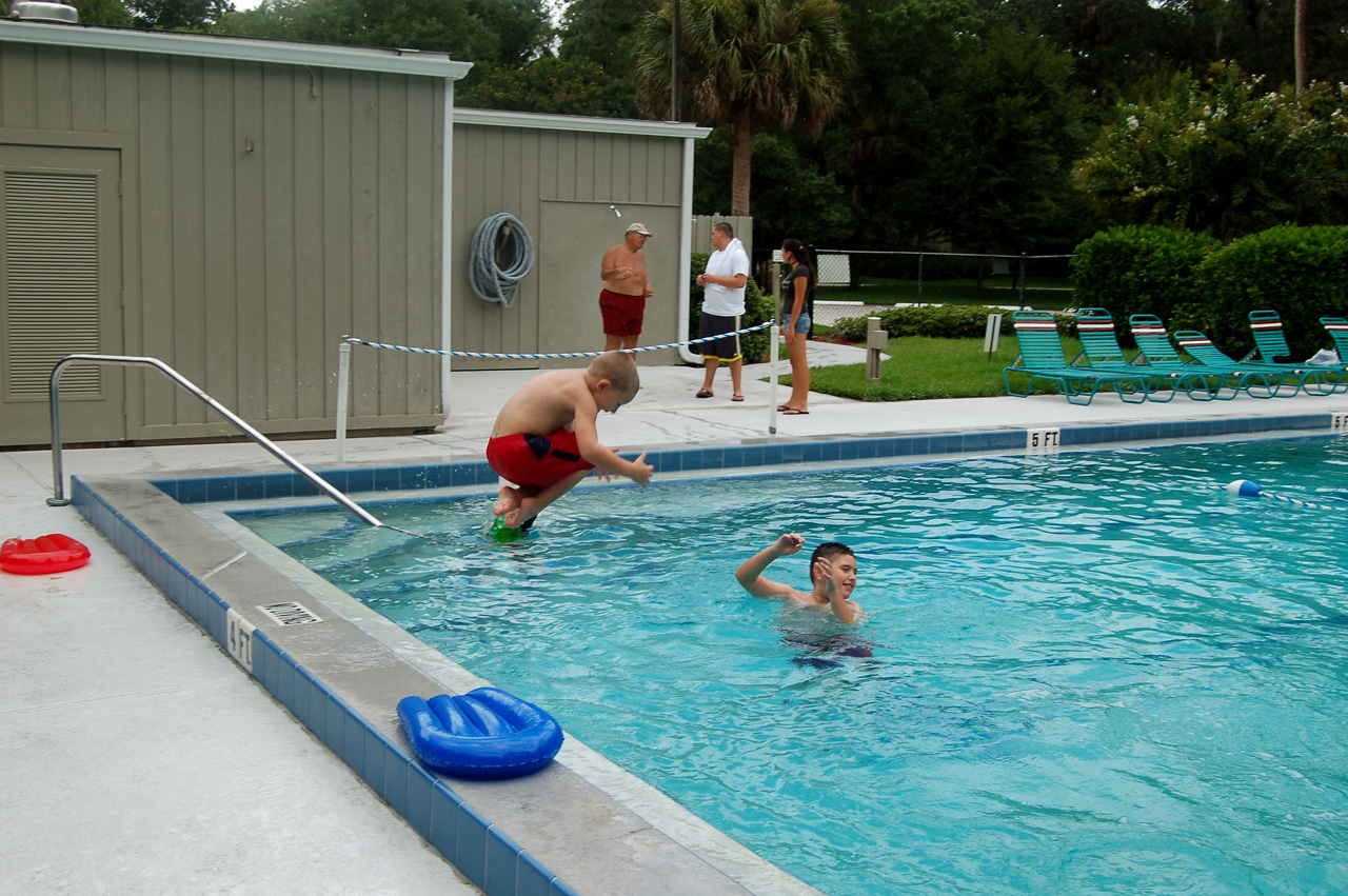 08-07-31, 037, Connor and Mikey, Fla