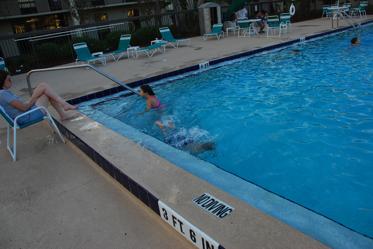 08-12-29, 127, Hamptom Inn Pool, Altamonte Springs, Fla