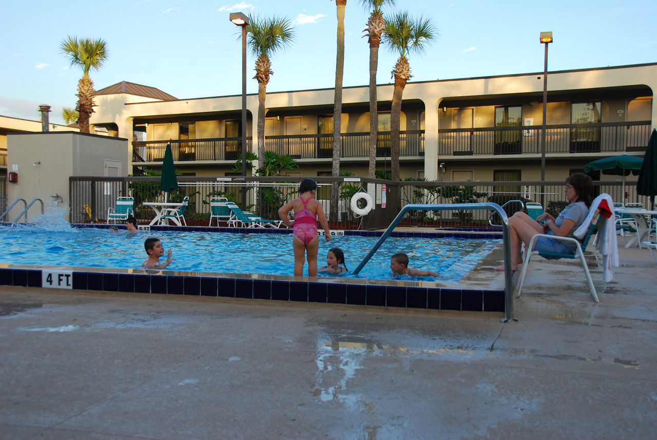 08-12-29, 128, Hamptom Inn Pool, Altamonte Springs, Fla