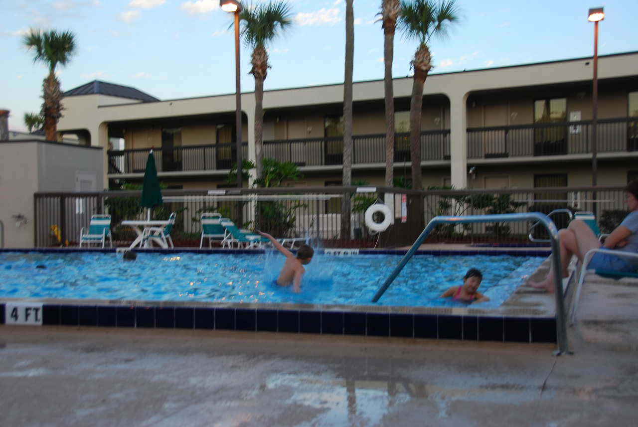 08-12-29, 134, Hamptom Inn Pool, Altamonte Springs, Fla