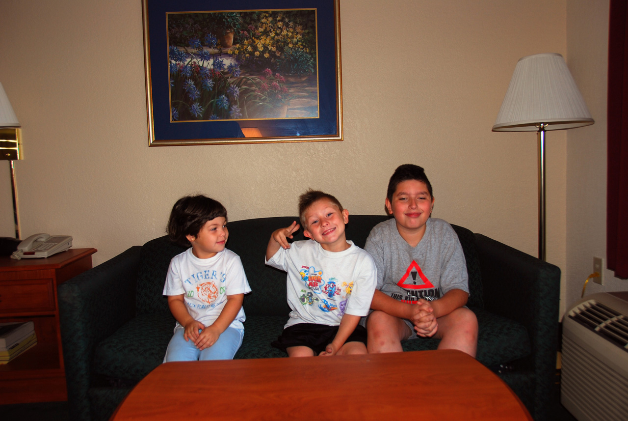 09-01-03, 007, The Kids, Hampton Inn, Fla