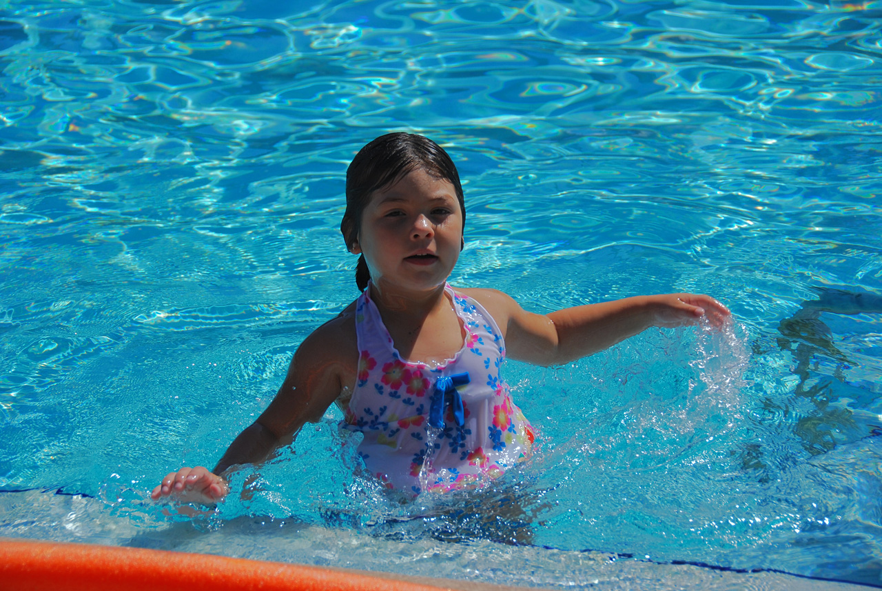 2009-04-04, 001, Pool side at the Hampton, Florida