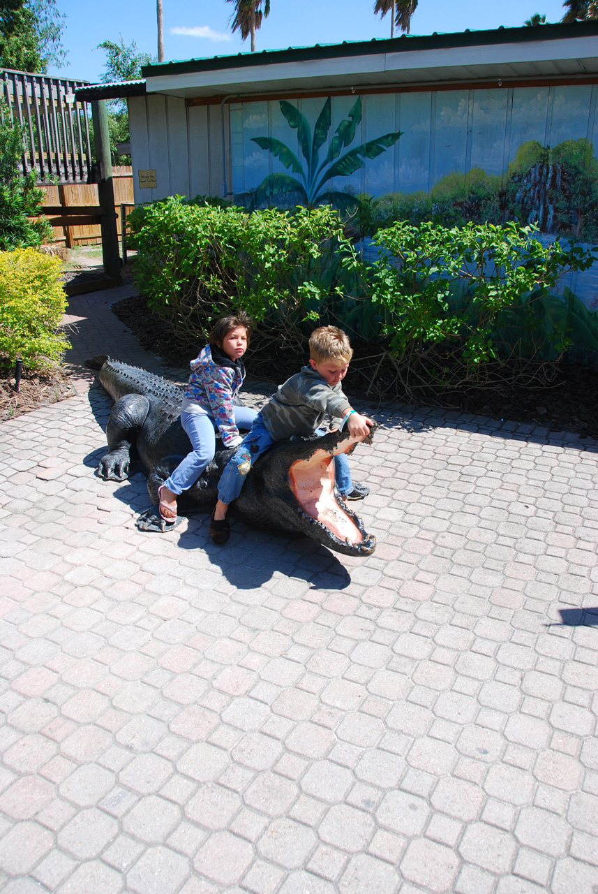 2009-04-07, 064, Gatorland, Florida