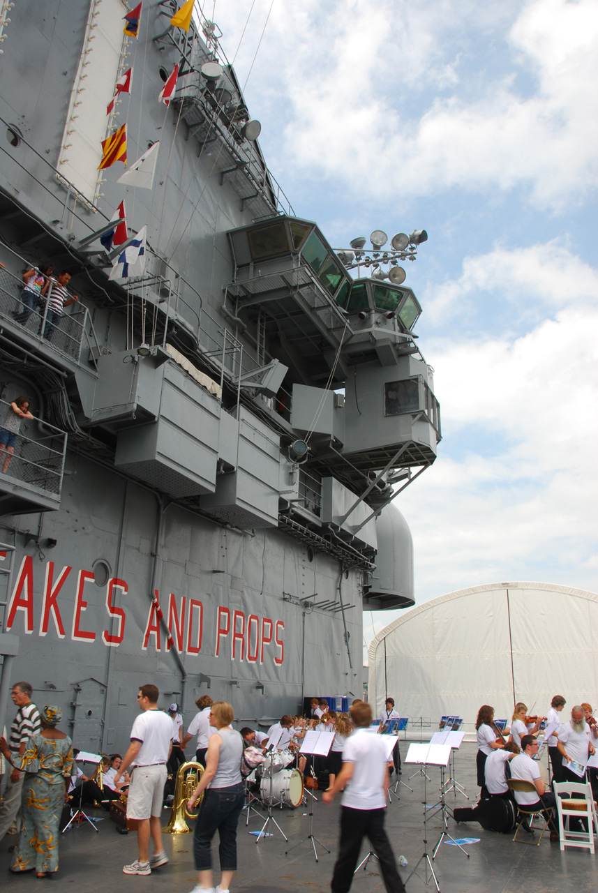 2009-06-03, 024, Intrepid Vist