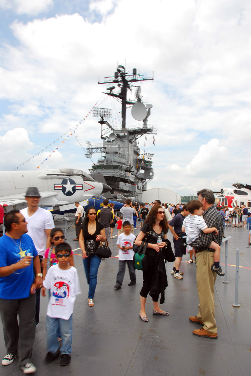 2009-06-03, 027, Intrepid Vist