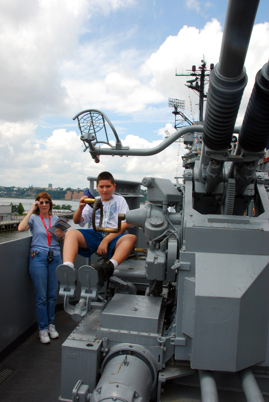 2009-06-03, 031, Intrepid Vist