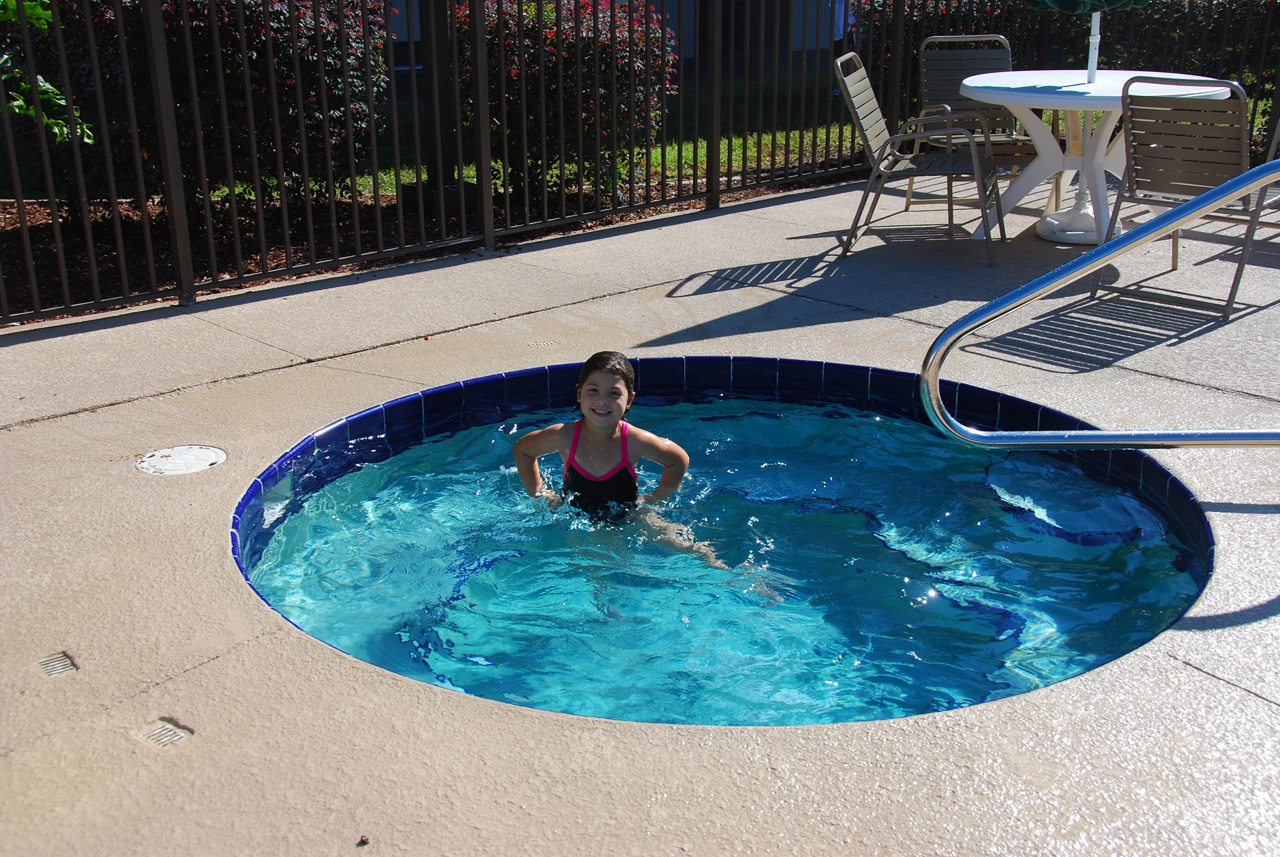 2009-12-29, 002, Kaitlyn in Hot Tub, Florida