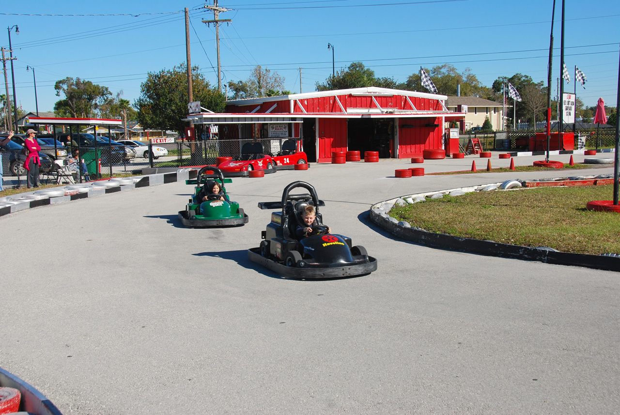 2009-12-29, 020, Kaitlyn and Connor at the Lil-500, Florida