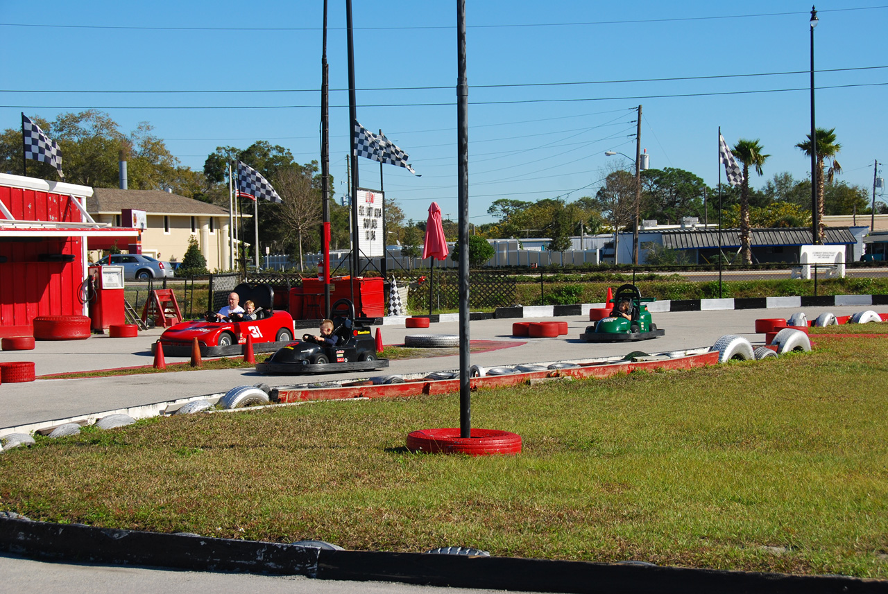 2009-12-29, 027, Kaitlyn and Connor at the Lil-500, Florida