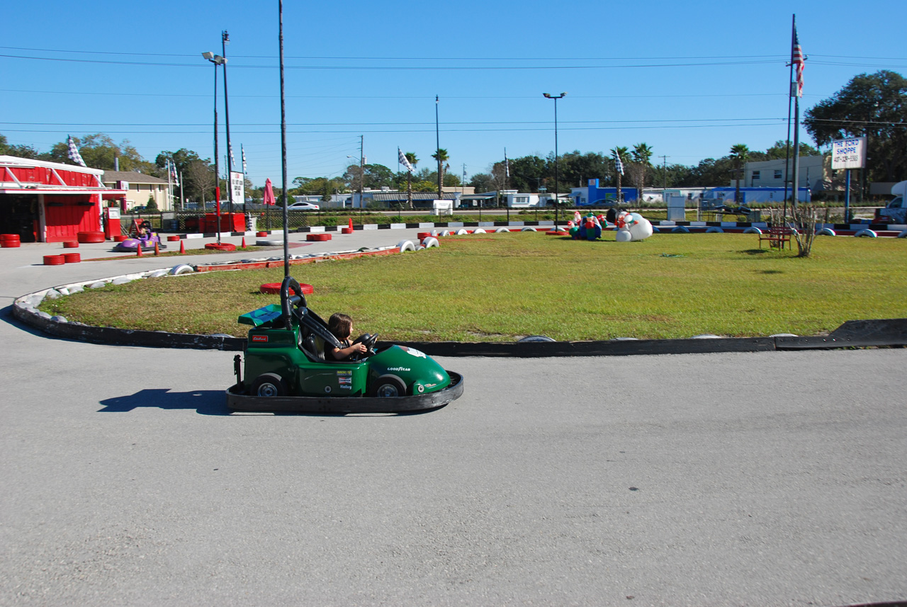 2009-12-29, 033, Kaitlyn at the Lil-500, Florida