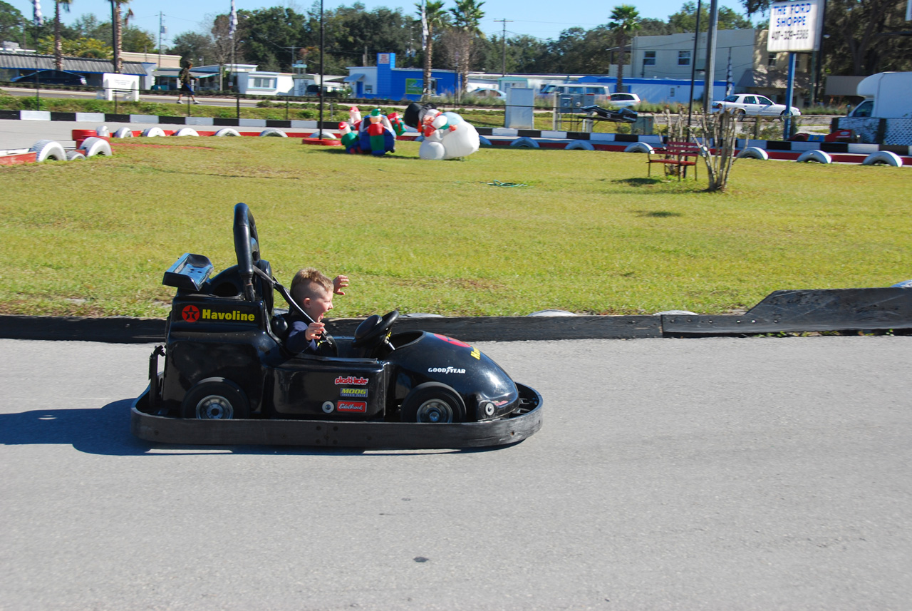 2009-12-29, 035, Connor at the Lil-500, Florida