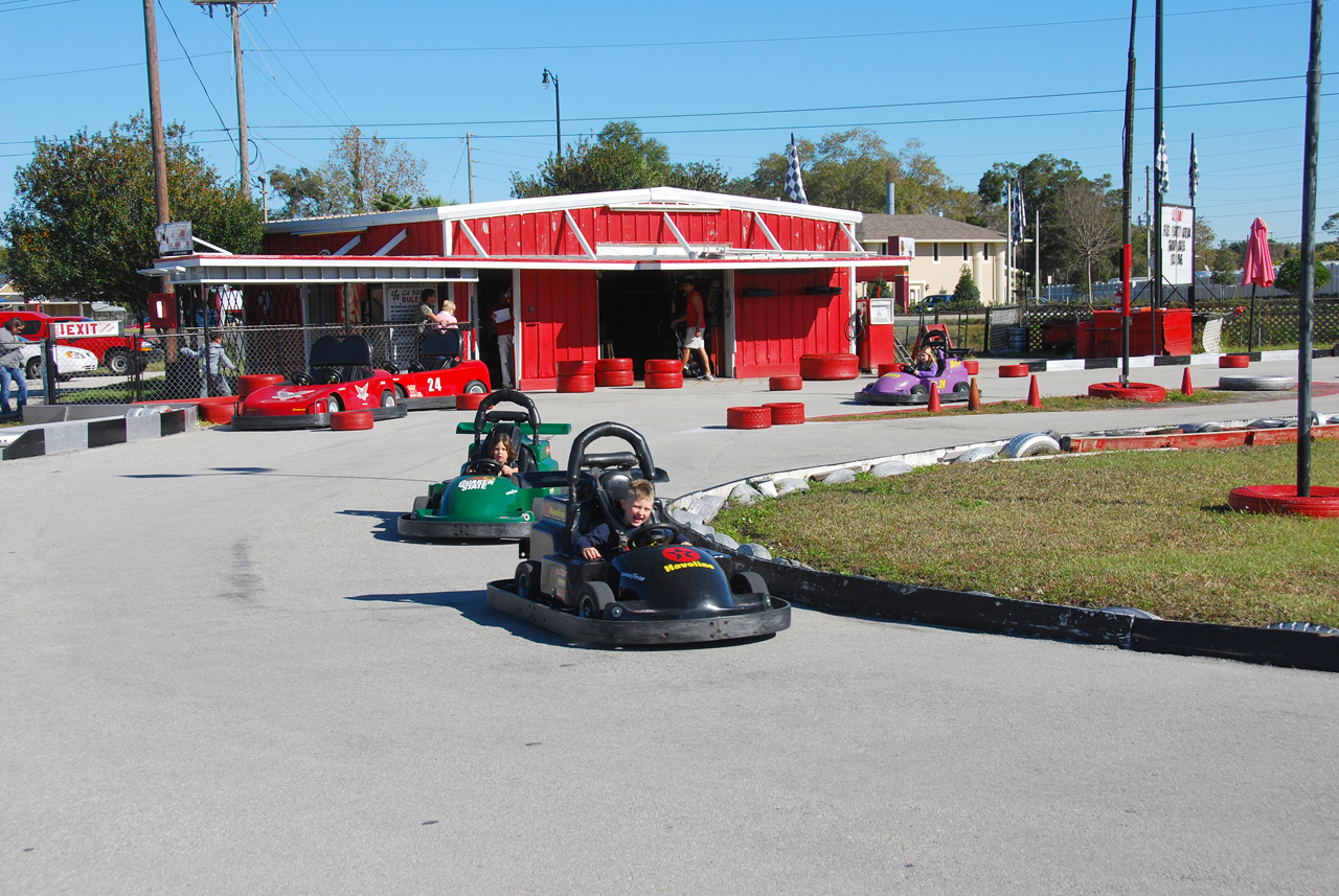 2009-12-29, 037, Kaitlyn and Connor at the Lil-500, Florida