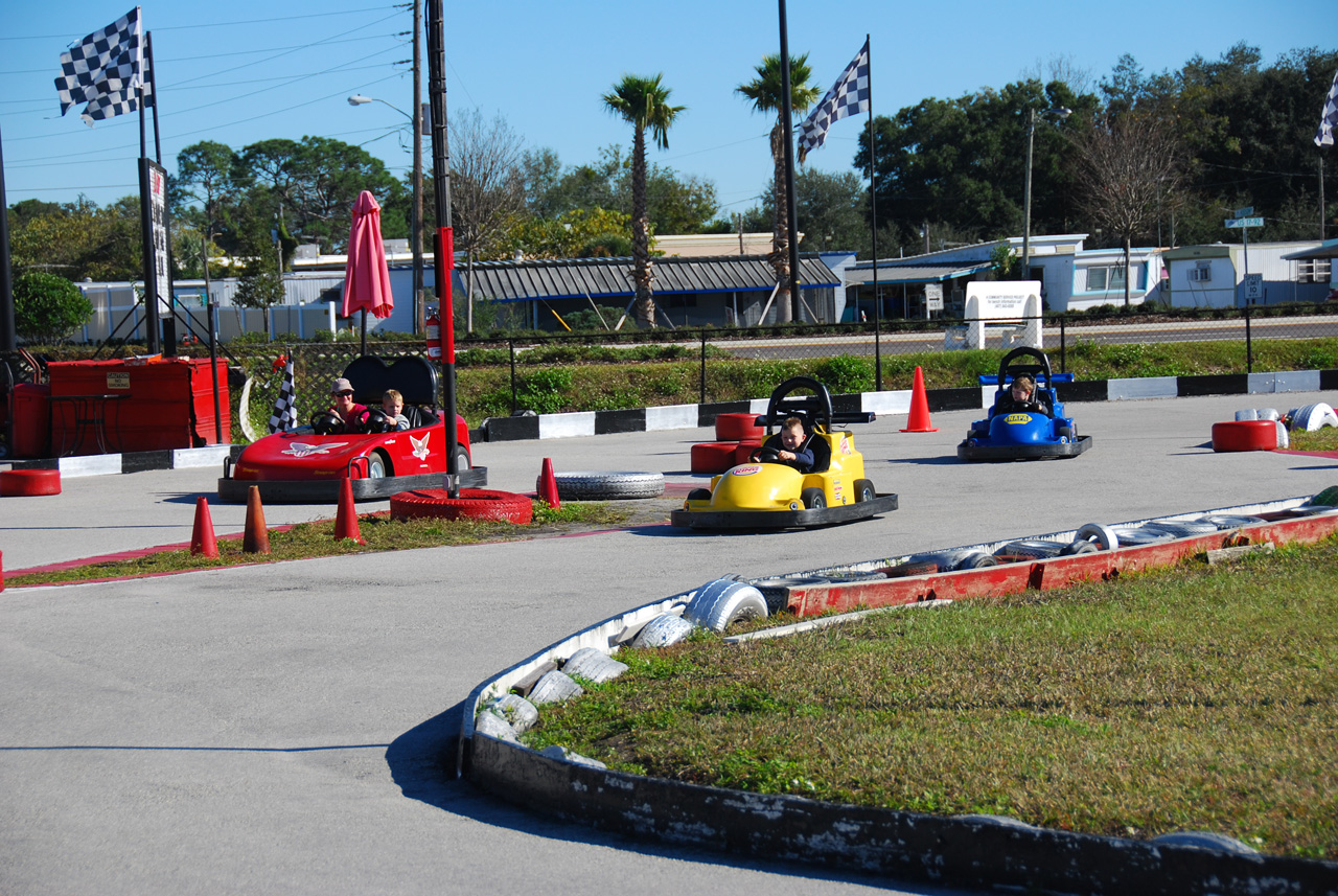 2009-12-29, 054, Connor at the Lil-500, Florida