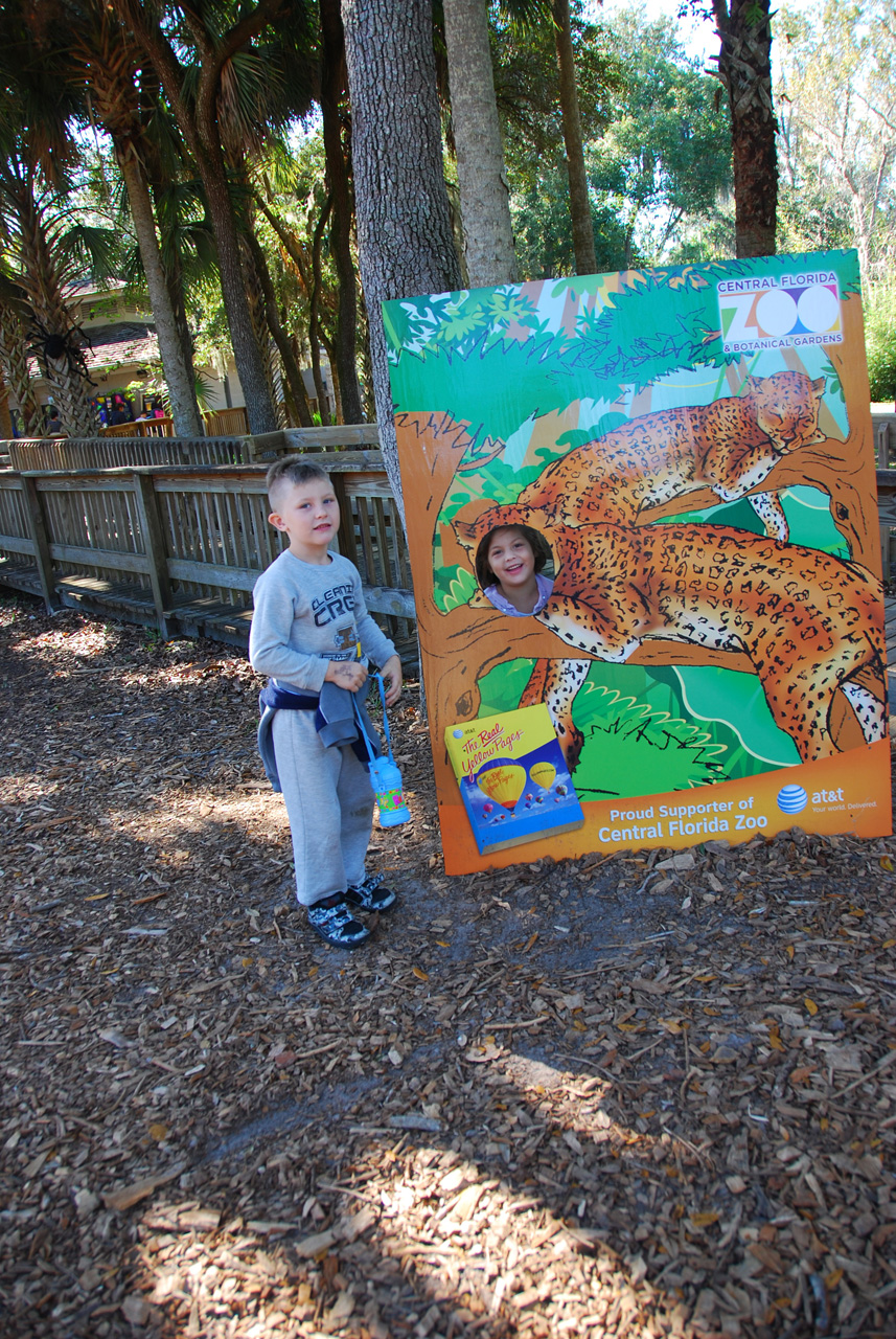 2009-12-30, 086, Connor and Kaitlyn at the Zoo, Florida