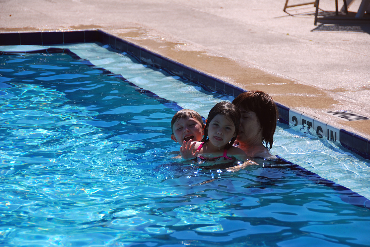 2010-04-02, 015, Connor, Katie and Linda, Florida