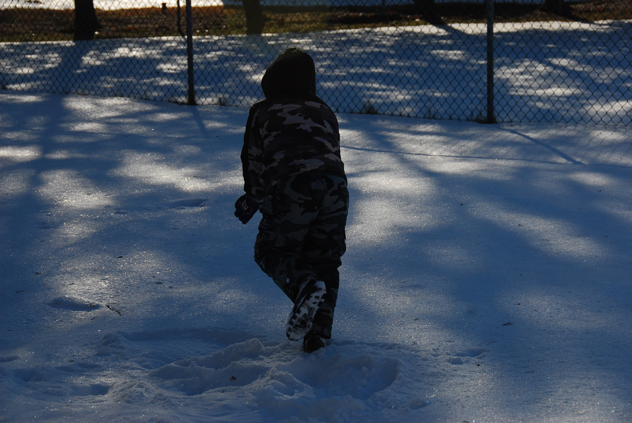 2011-01-04, 001, Connor in the snow, Saddle Brook, NJ