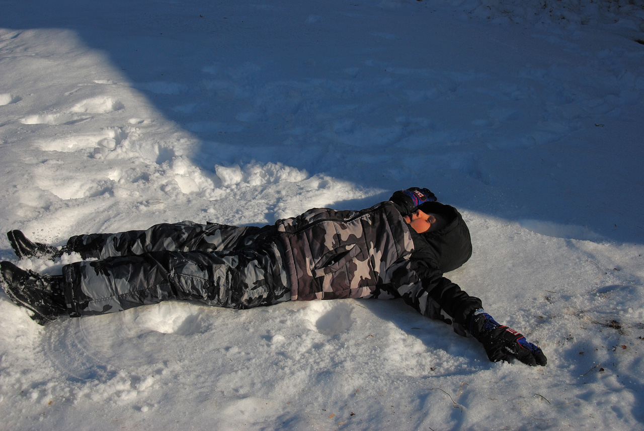 2011-01-07, 013, Connor in the snow, Saddle Brook, NJ