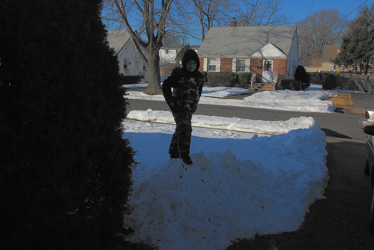 2011-01-07, 015, Connor in the snow, Saddle Brook, NJ