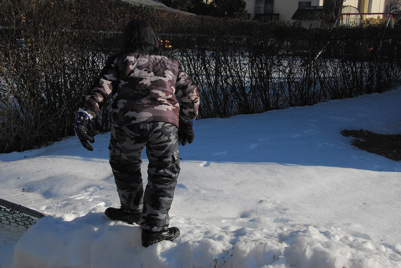 2011-01-07, 017, Connor in the snow, Saddle Brook, NJ