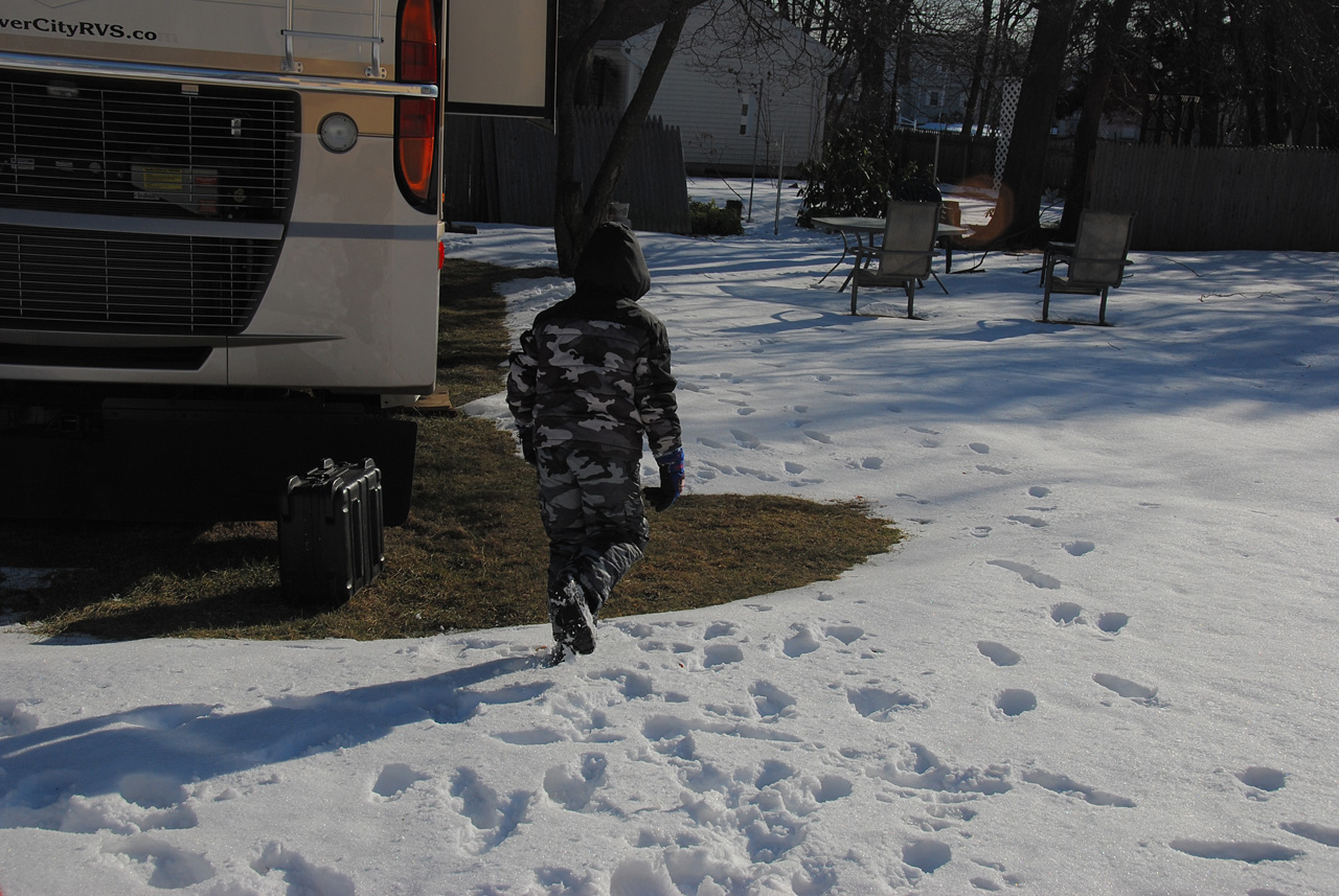 2011-01-07, 019, Connor in the snow, Saddle Brook, NJ