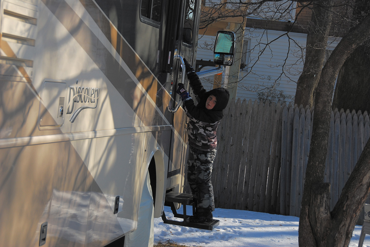 2011-01-07, 026, Connor in the RV, Saddle Brook, NJ