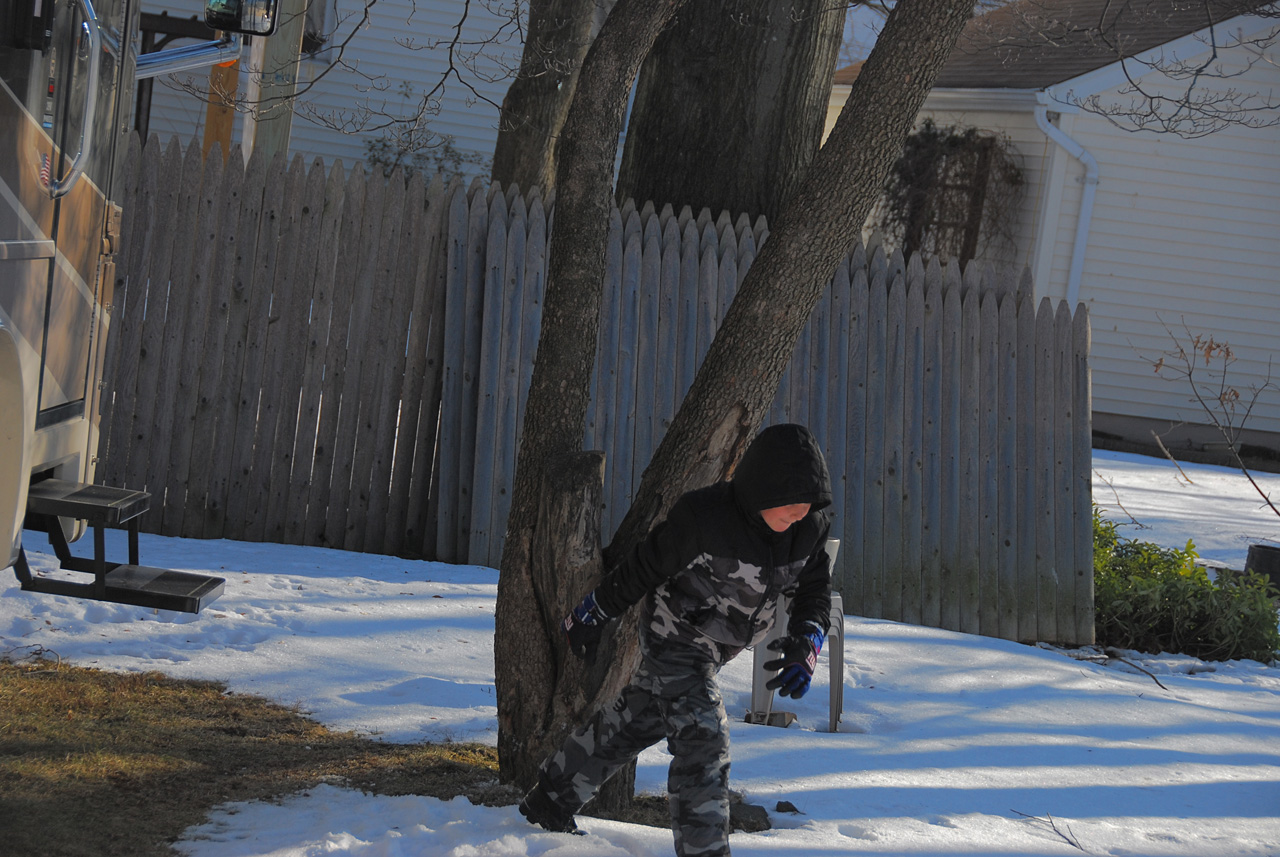 2011-01-07, 027, Connor in the snow, Saddle Brook, NJ