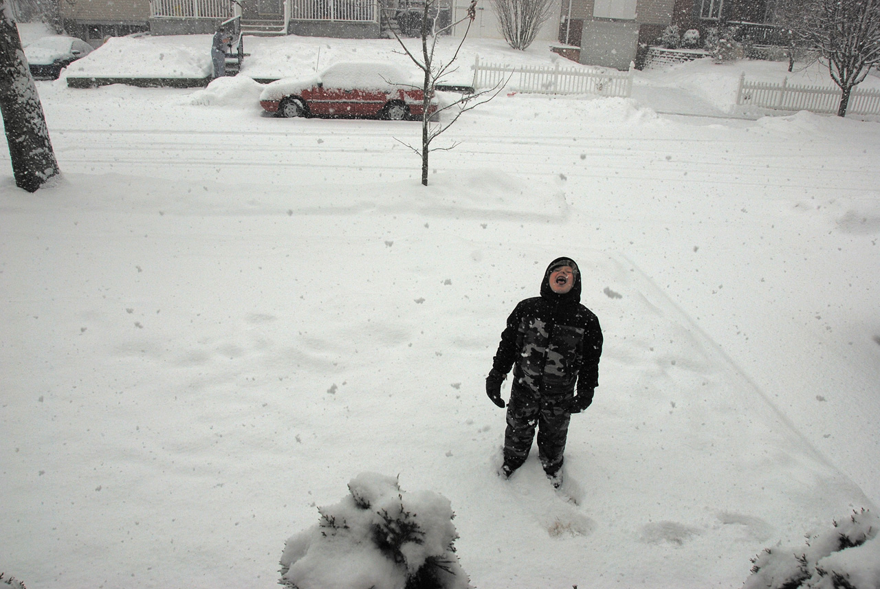 2011-01-07, 046, Connor in the snow, Saddle Brook, NJ