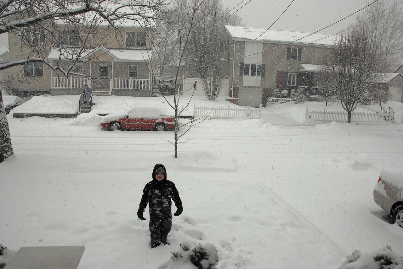 2011-01-07, 047, Connor in the snow, Saddle Brook, NJ