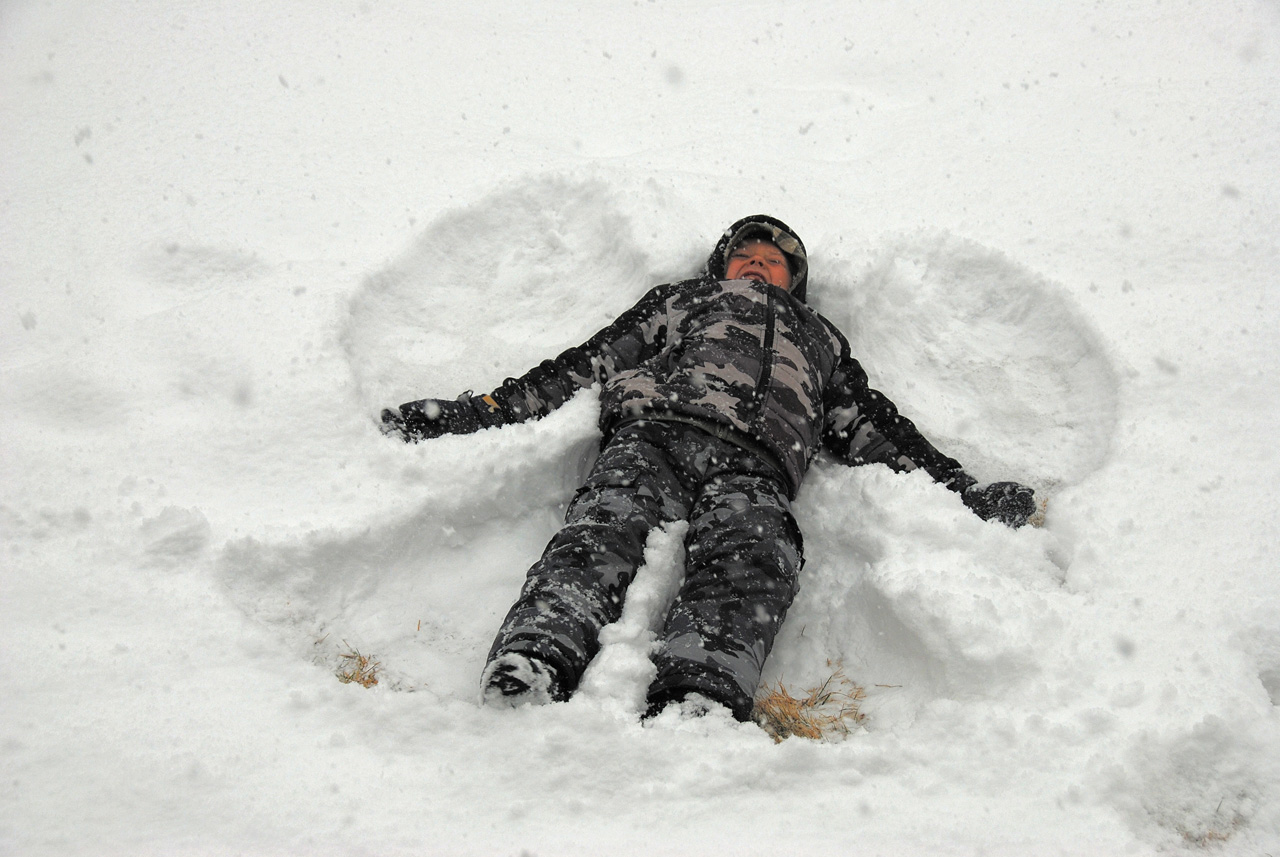 2011-01-07, 050, Connor in the snow, Saddle Brook, NJ