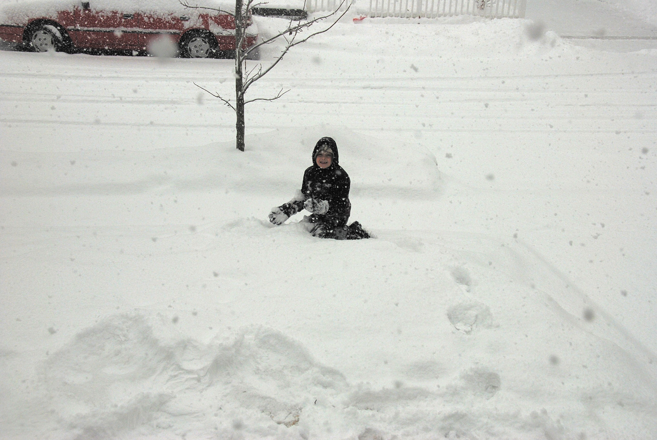 2011-01-07, 052, Connor in the snow, Saddle Brook, NJ