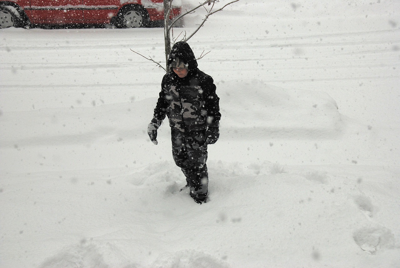 2011-01-07, 054, Connor in the snow, Saddle Brook, NJ