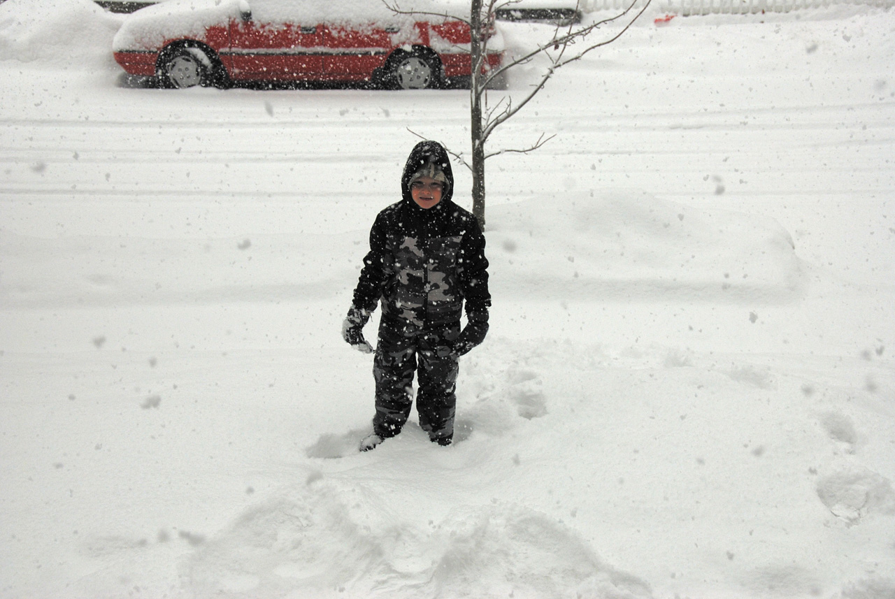 2011-01-07, 055, Connor in the snow, Saddle Brook, NJ