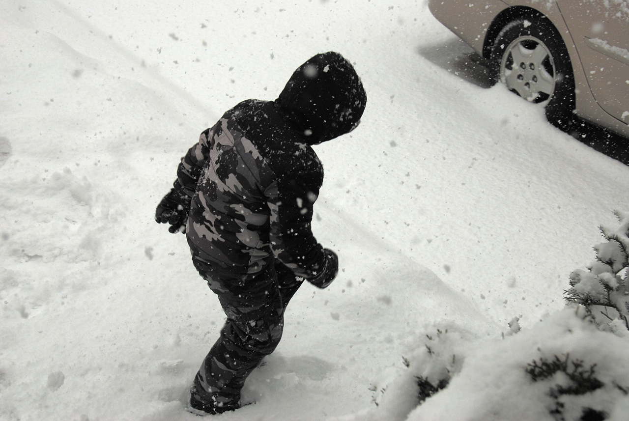 2011-01-07, 057, Connor in the snow, Saddle Brook, NJ