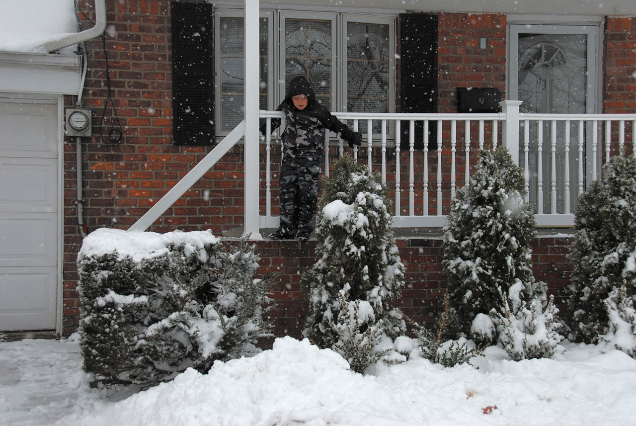 2011-01-07, 059, Connor in the snow, Saddle Brook, NJ