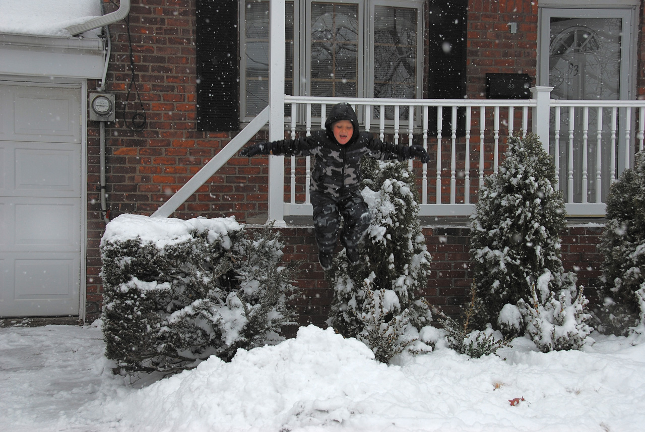 2011-01-07, 060, Connor in the snow, Saddle Brook, NJ