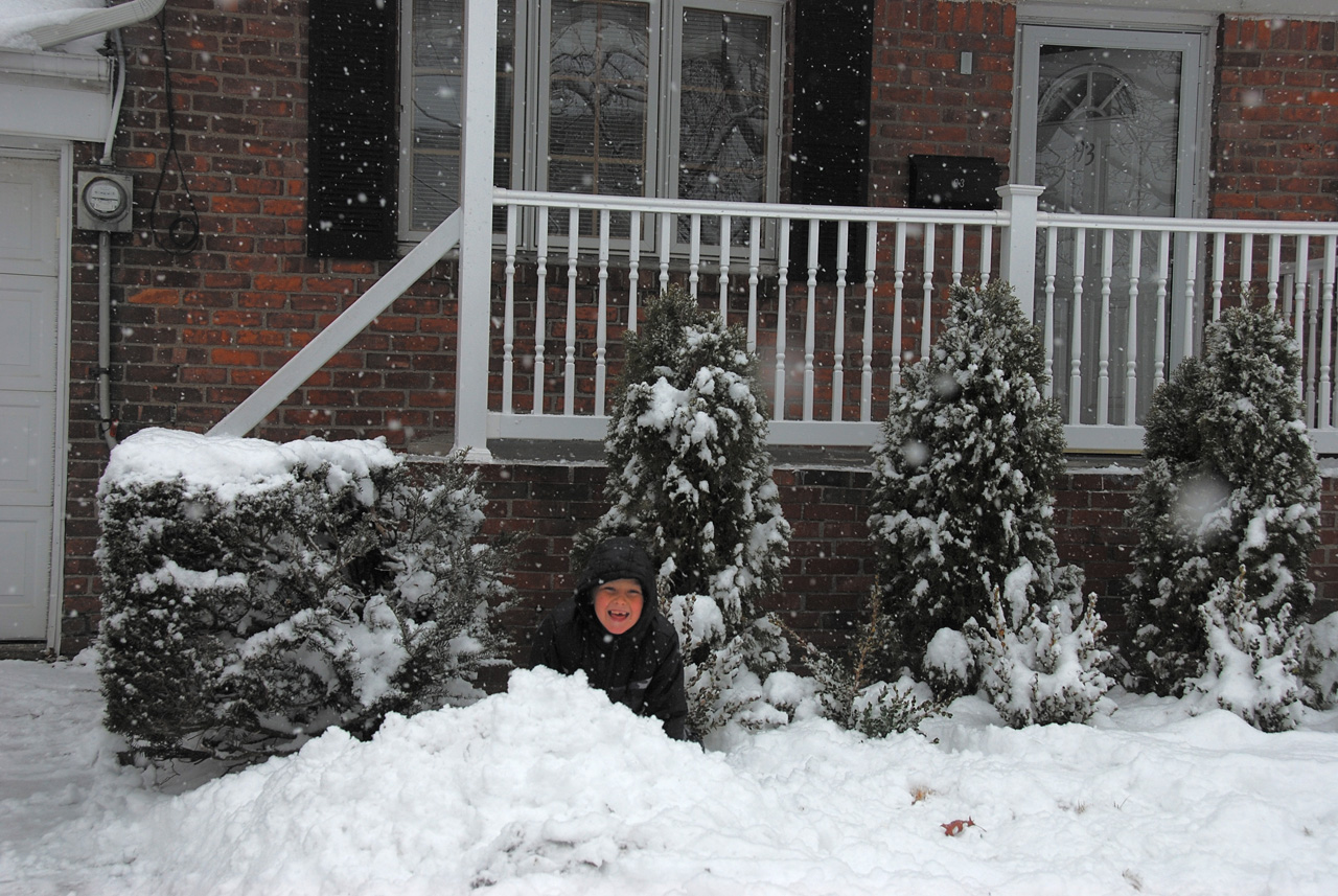 2011-01-07, 061, Connor in the snow, Saddle Brook, NJ