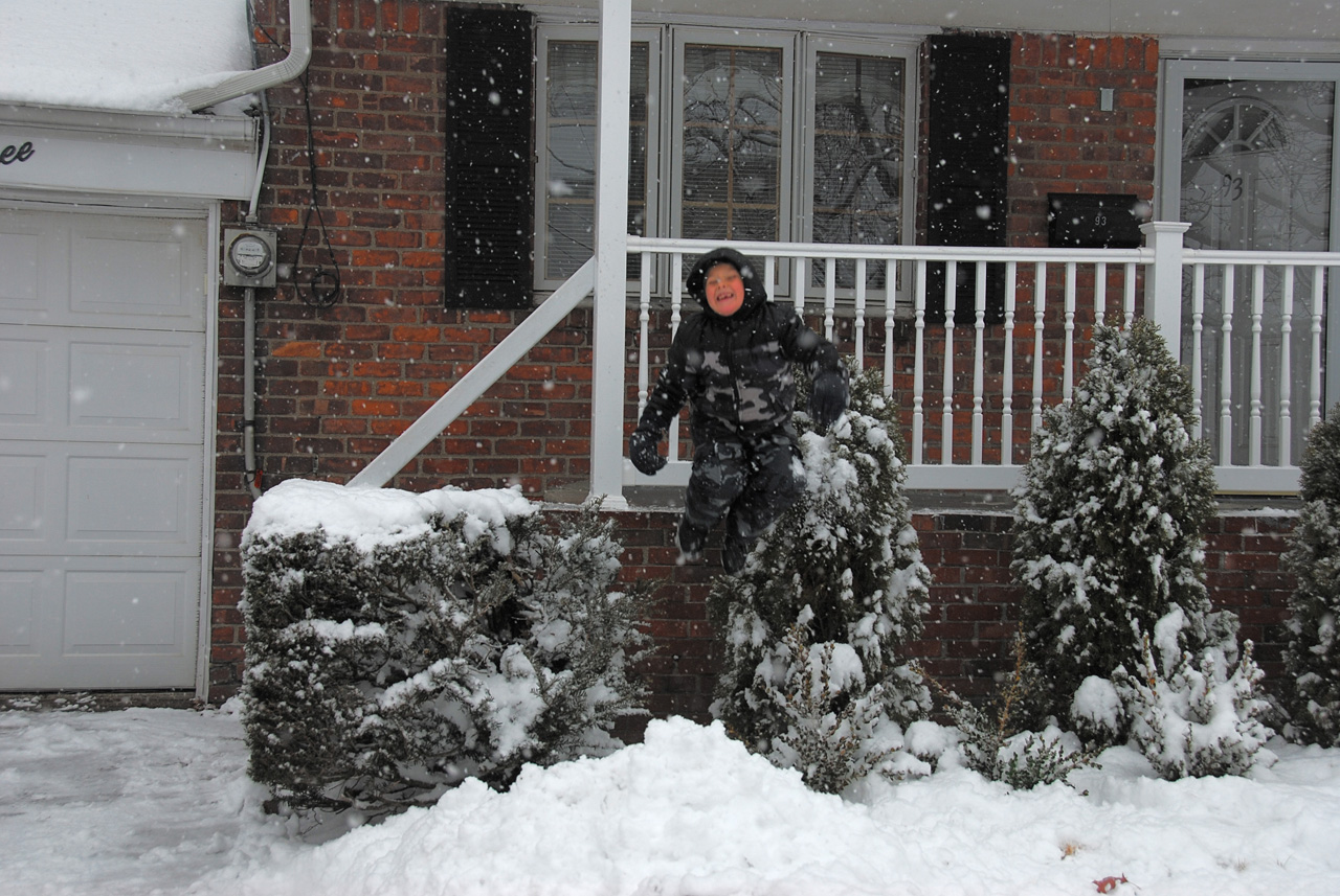 2011-01-07, 062, Connor in the snow, Saddle Brook, NJ