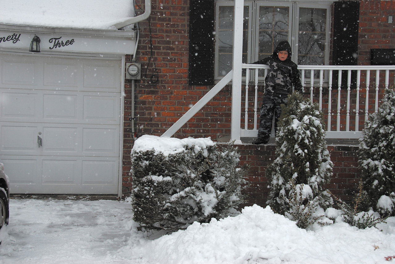 2011-01-07, 063, Connor in the snow, Saddle Brook, NJ