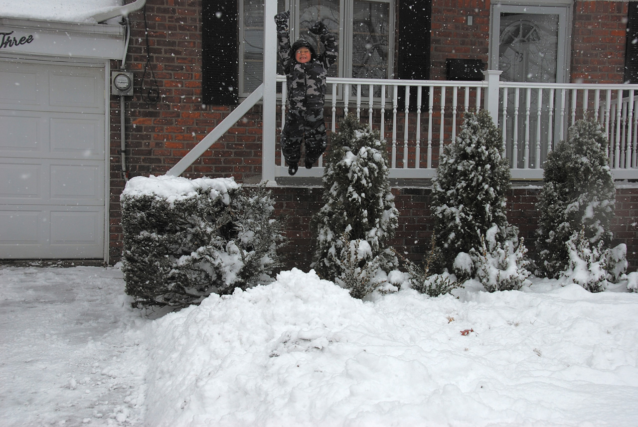 2011-01-07, 065, Connor in the snow, Saddle Brook, NJ