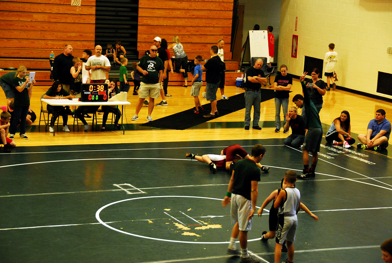 2013-12-08, 037, Connor's first Wrestling Match