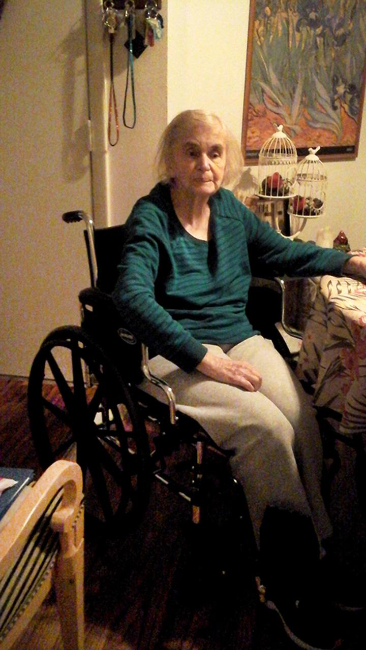 2016-01-21, 001, Grandma in her new Ride