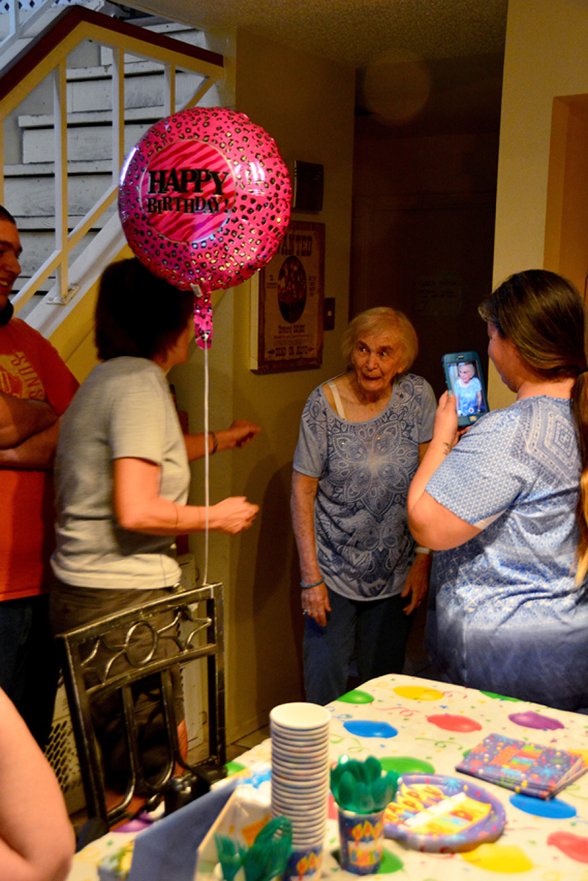 2017-05-20, 009, Irene Cocchiara's 90th Birthday, Linda, Gram, Lisa